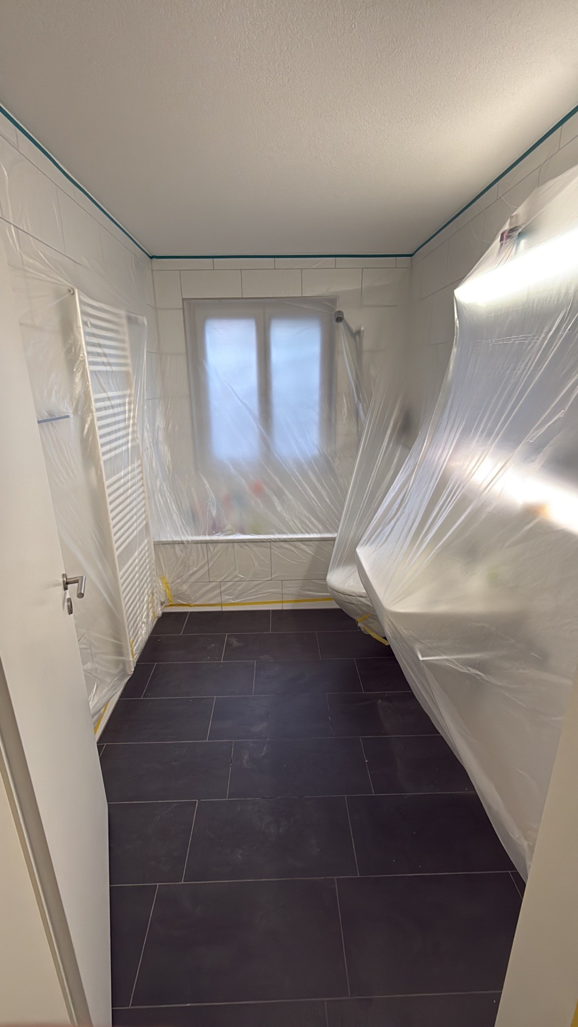 Badezimmerboden vor Sanierung
